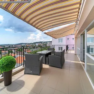 Vinnie View Varna
